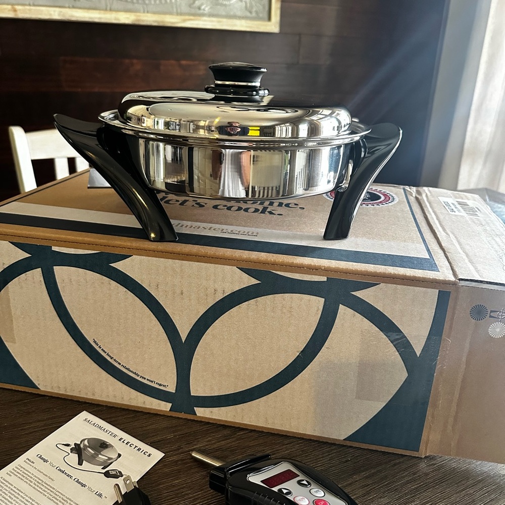 Brand New!  Saladmaster 10” Electric Oil Core Skillet